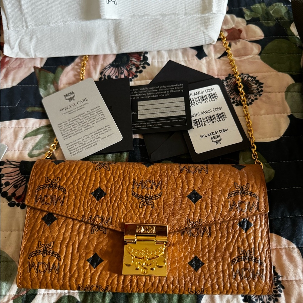 MCM Crossbody Wallet with removable gold chain. - Picture 2 of 15